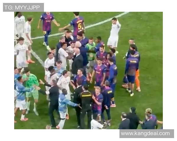 欧冠激战再续皇马与巴萨次回合巅峰对决引发球迷热议 欧冠激战再续皇马与巴萨次回合巅峰对决引发球迷热议