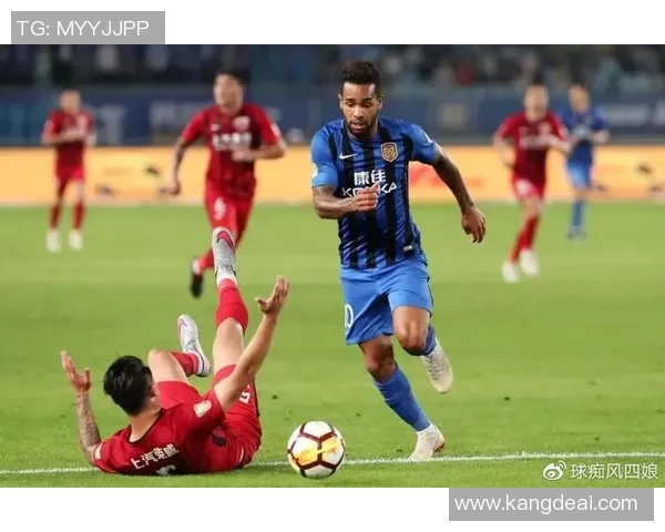 上海上港与江苏苏宁的精彩对决比分揭晓,比赛结果引发球迷热议 上海上港与江苏苏宁的精彩对决比分揭晓,比赛结果引发球迷热议